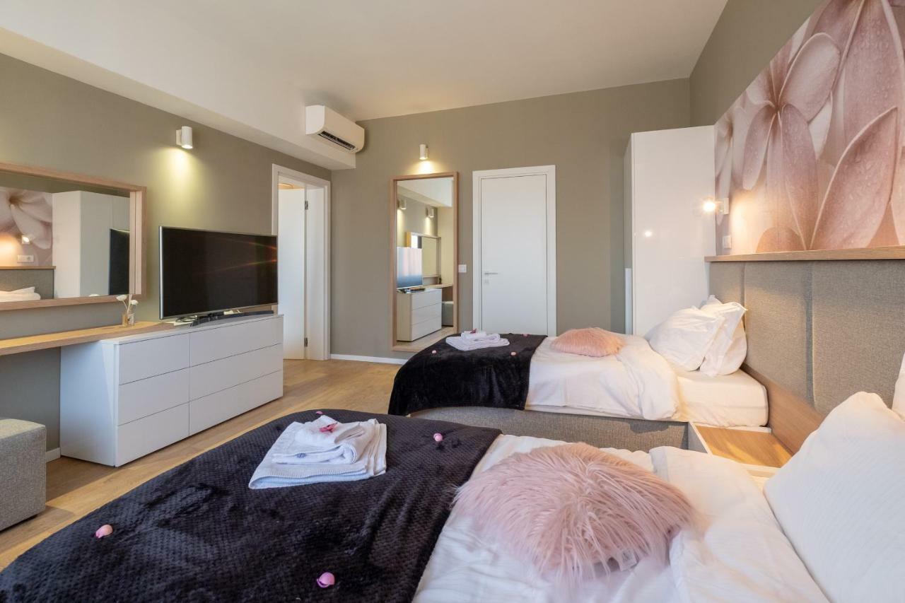 Vitosha Blvd Luxury 2-Bedroom, 2-Bathroom With Balcony Sofia Exterior photo
