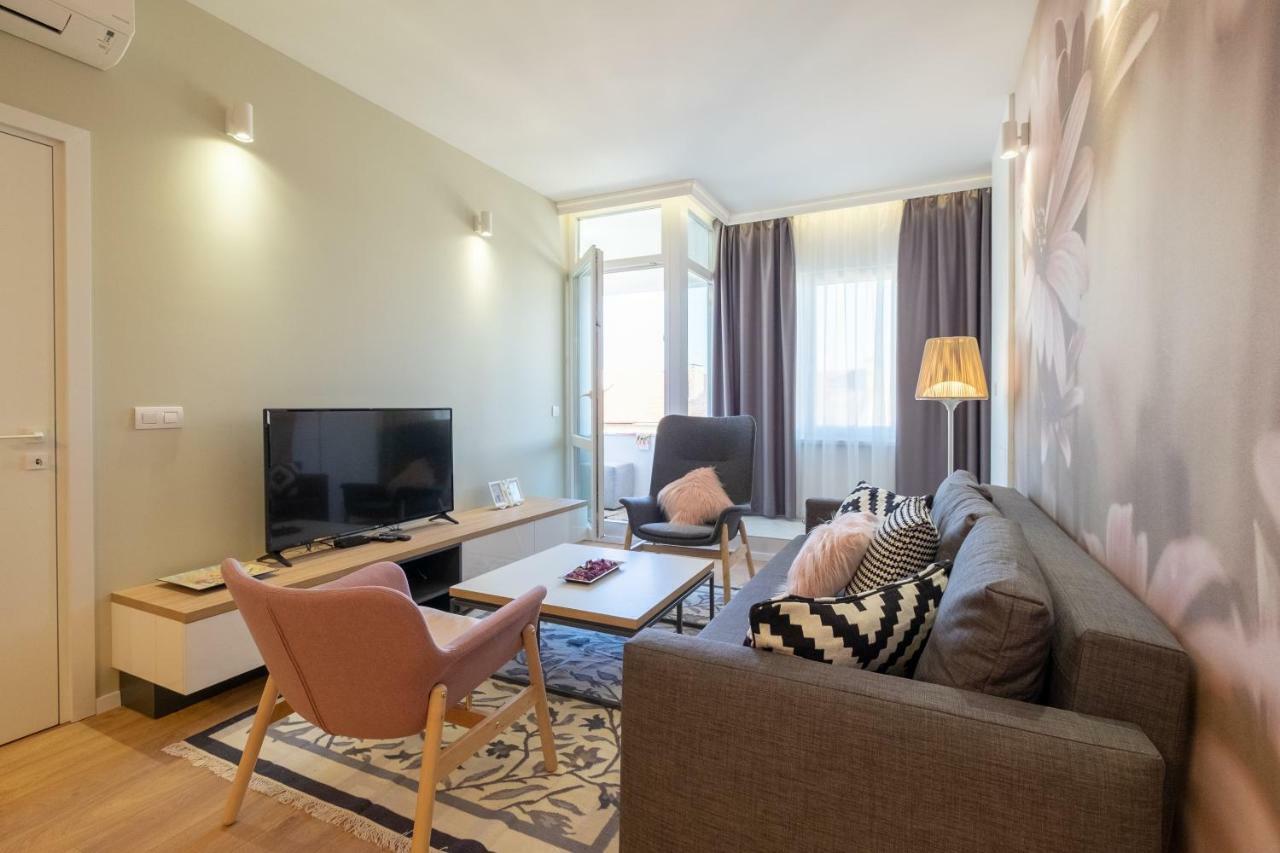Vitosha Blvd Luxury 2-Bedroom, 2-Bathroom With Balcony Sofia Exterior photo