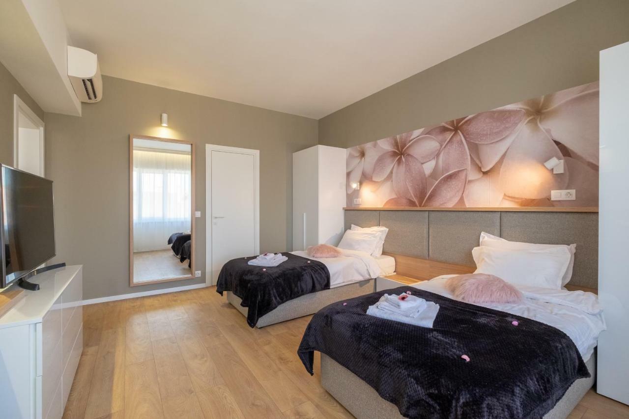 Vitosha Blvd Luxury 2-Bedroom, 2-Bathroom With Balcony Sofia Exterior photo