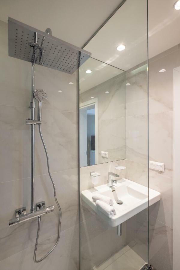 Vitosha Blvd Luxury 2-Bedroom, 2-Bathroom With Balcony Sofia Exterior photo